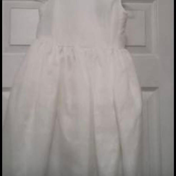 Alfred Angelo Flower Girl Dress
Style 6340
Size 4 - Picture 6 of 6